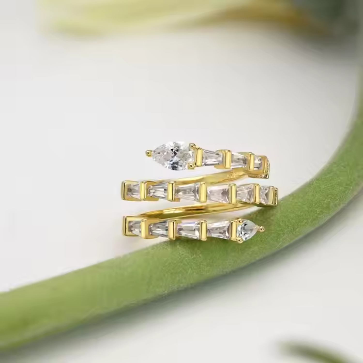 Schlangen Diamant Ring